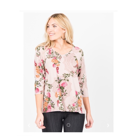Agnes & Dora Tops - 💗 Love Top V Neck Tunic Tee Crepe Floral